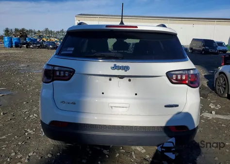 2022 Jeep Compass Latitude z USA, uszkodzony, nr VIN 3C4NJDBB2NT123849